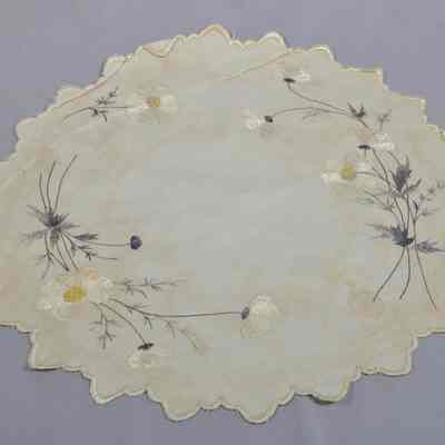 Centerpieces and doilies