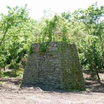 Shannondale iron furnace: Copyright: E. C. Field; Origformat: Other
