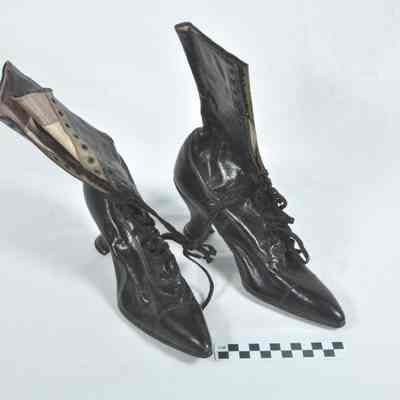 Lady's high-top black leather shoes