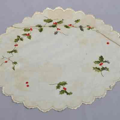 Centerpieces and doilies