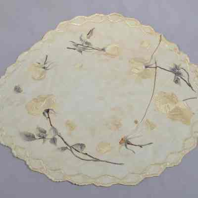 Centerpieces and doilies