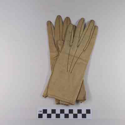 Pair of man's doeskin gloves