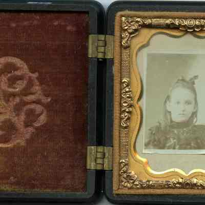 Daguerreotype case with photo of young girl: Origformat: Other