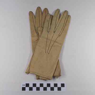 Pair of man's doeskin gloves