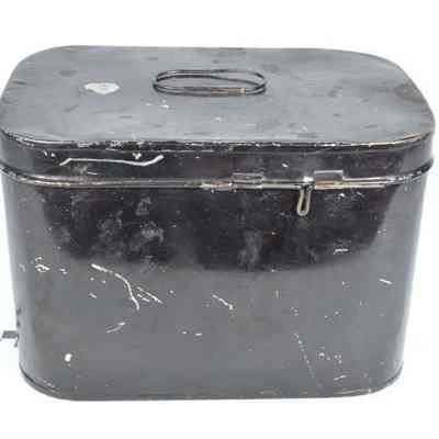 Lacquered tin case for epaulets