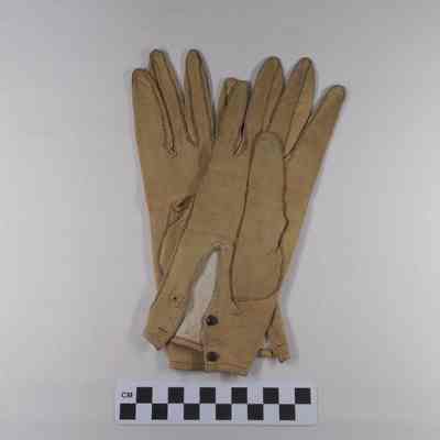 Pair of man's doeskin gloves