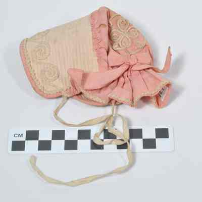 Light and dark pink bonnet for doll