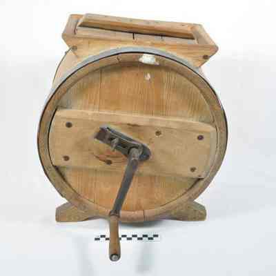 Table top crank churn