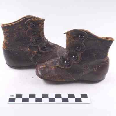 Brown leather children's shoes