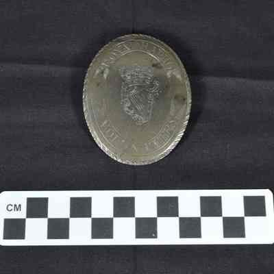 Oval shoulder belt plate