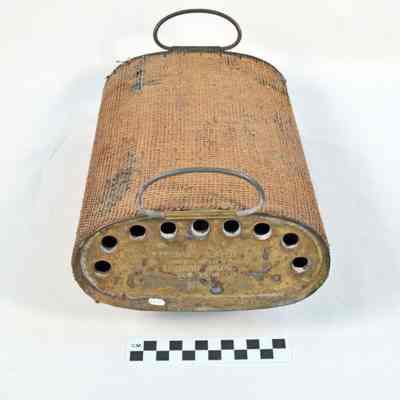 Oval shaped metal footwarmer