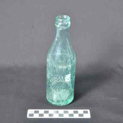 Green glass beverage bottle