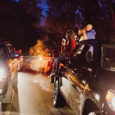Drive-by "thank you" in Shepherdstown for RN resident who worked ICU during COVID-19 pandemic