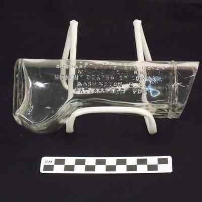 Glass rodent baiter