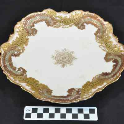 Cream porcelain plate with scalloped edge