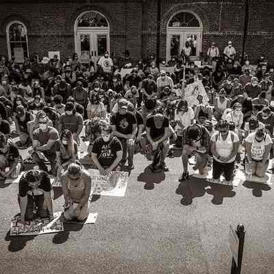People kneeling during Black Lives Matter rally (IMG3915017)