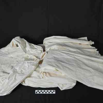 Long cotton dress with long sleeves