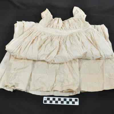 Off-white chemise for young girl