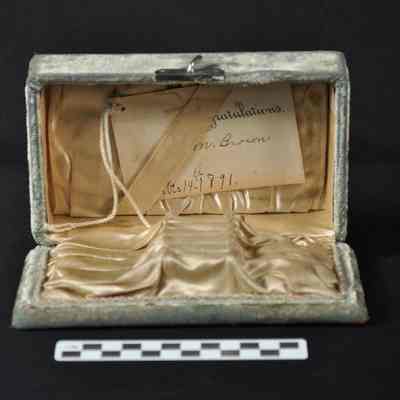 Green presentation box