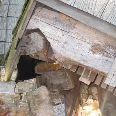 Foundation of log cabin