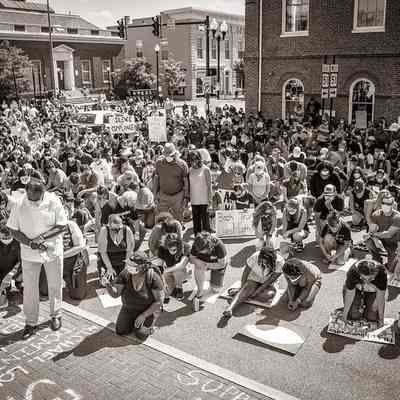 People kneeling during Black Lives Matter rally (IMG3915022)