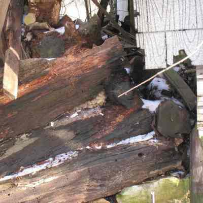 Foundation of log cabin