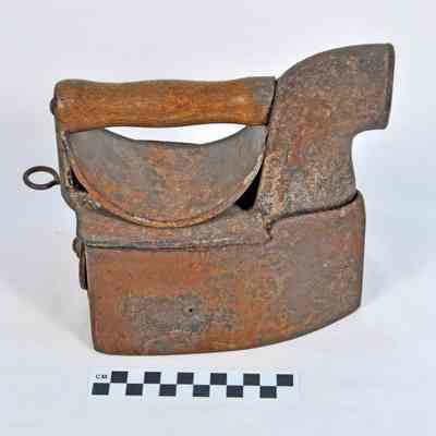 Clothes iron heated by charcoal