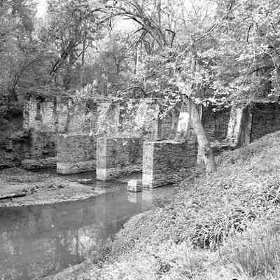 Canal wall restoration along Shenandoah Street