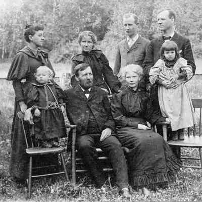 Familly gathering c 1895