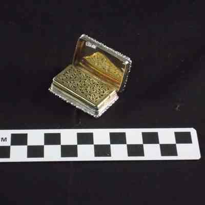 Silver-gilt vinaigrette by Shaw of England