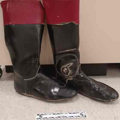 Jockey boots