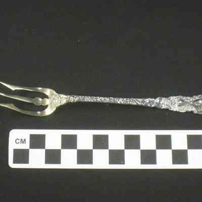 Silver gilt serving fork with 3 tines in shape of a trident