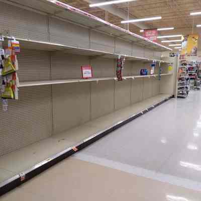 Empty shelves at Weis Markets in Ranson (IMG3783001)
