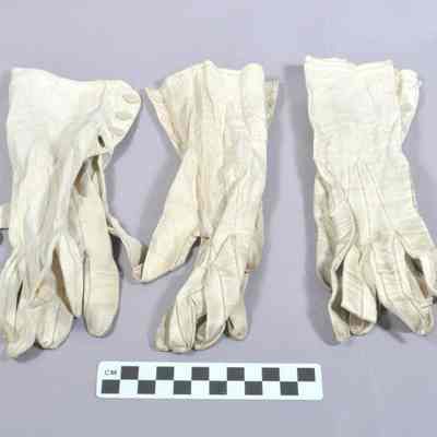 Leather gloves