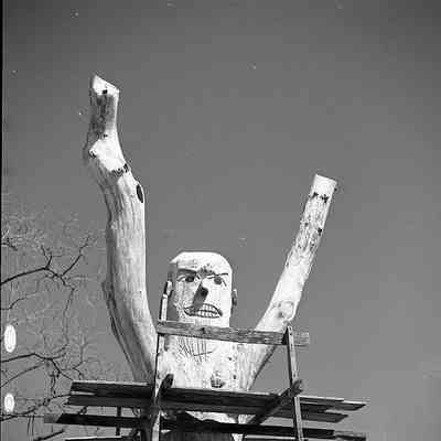 Ripon Lodge and tree statue: Origformat: Other