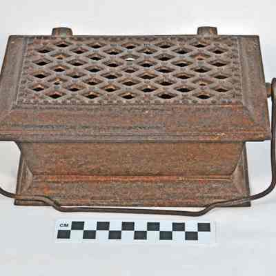 Cast iron foot warmer