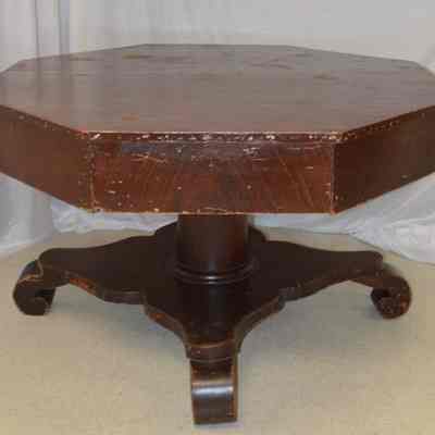 Varnished octagonal pine table