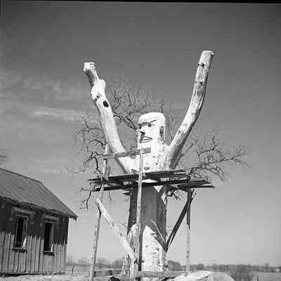 Ripon Lodge tree statue: Origformat: Other