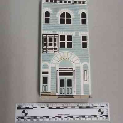 Souvenir cutout
