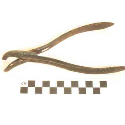 Metal pliers-like tool