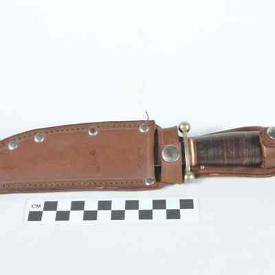 Fixed blade knife with leather sheath