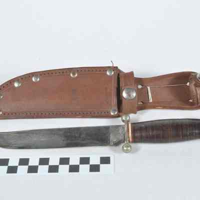 Fixed blade knife with leather sheath