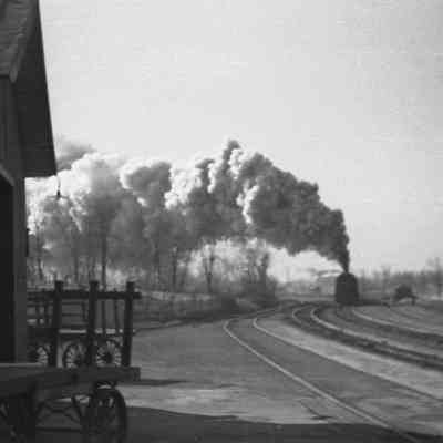 Locomotive train in Shenandoah Junction. Wooden barn on left. (IMG3896003)