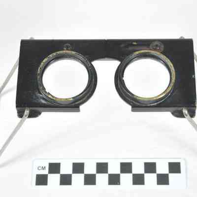 Metal and glass viewer