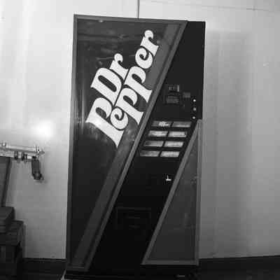 Dr. Pepper vending machine, 1985