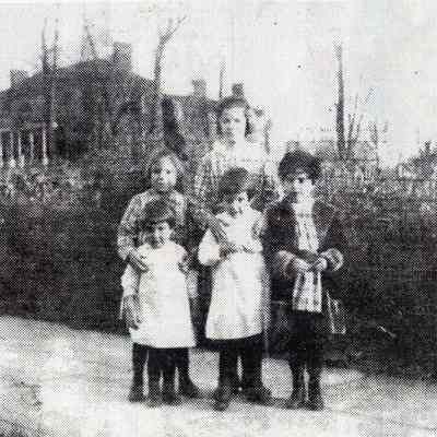 Young girls in front of the Timberlake house
