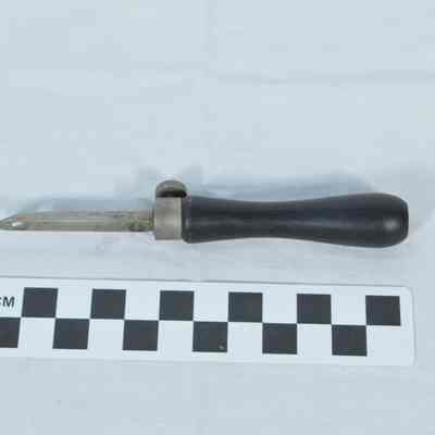 Rug-hooking tool