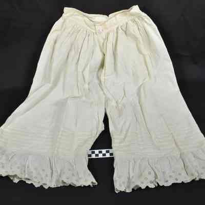 Off-white bloomers