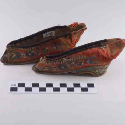 Silk embroidered Chinese slippers