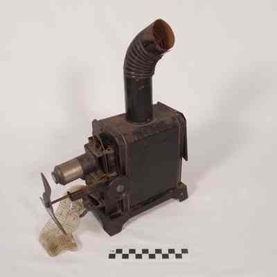 Filmstrip projector with chimney